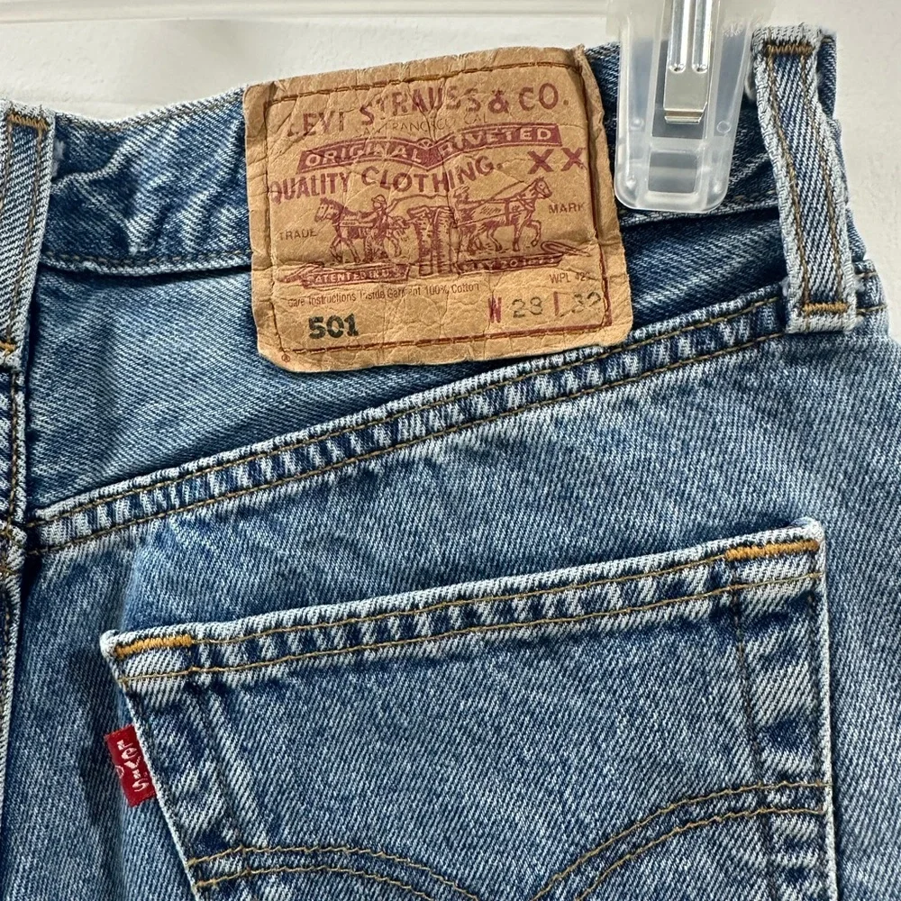 VINTAGE LEVIS SHORTS - Picture 3 of 4